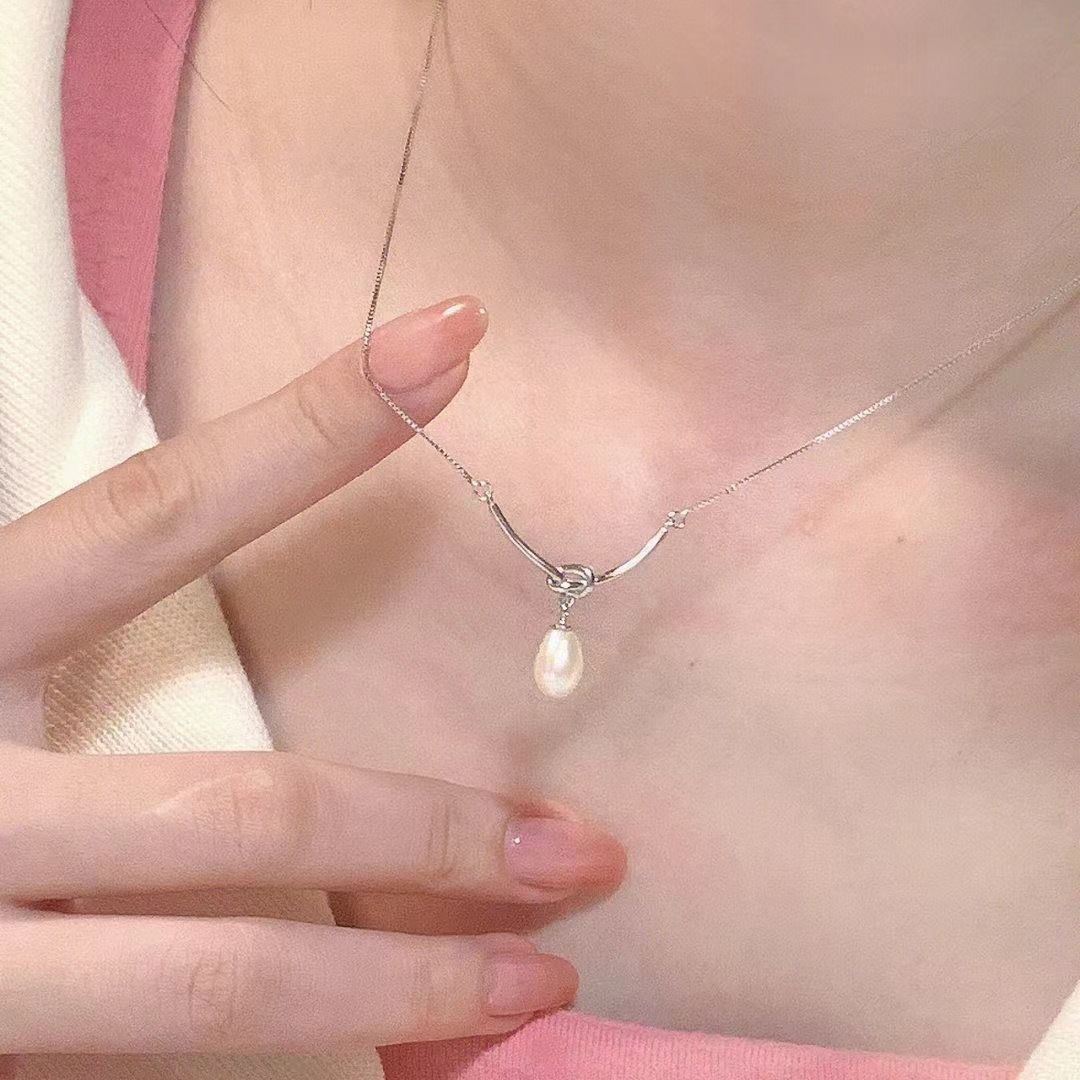 Simple  Stylish Necklace
