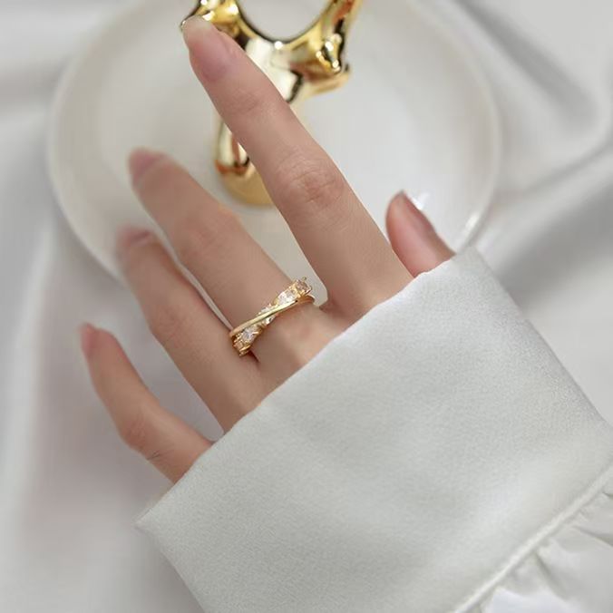 Double-layered marquise zircon ring