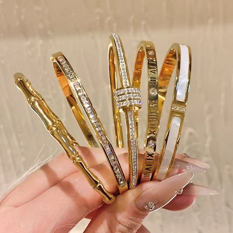 Classic style bracelet