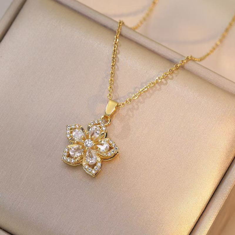 Rotatable Four-Leaf Clover Necklace