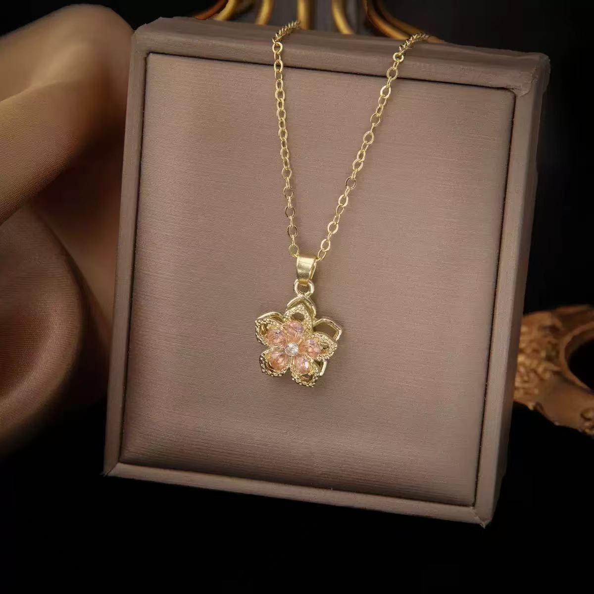Rotatable Four-Leaf Clover Necklace