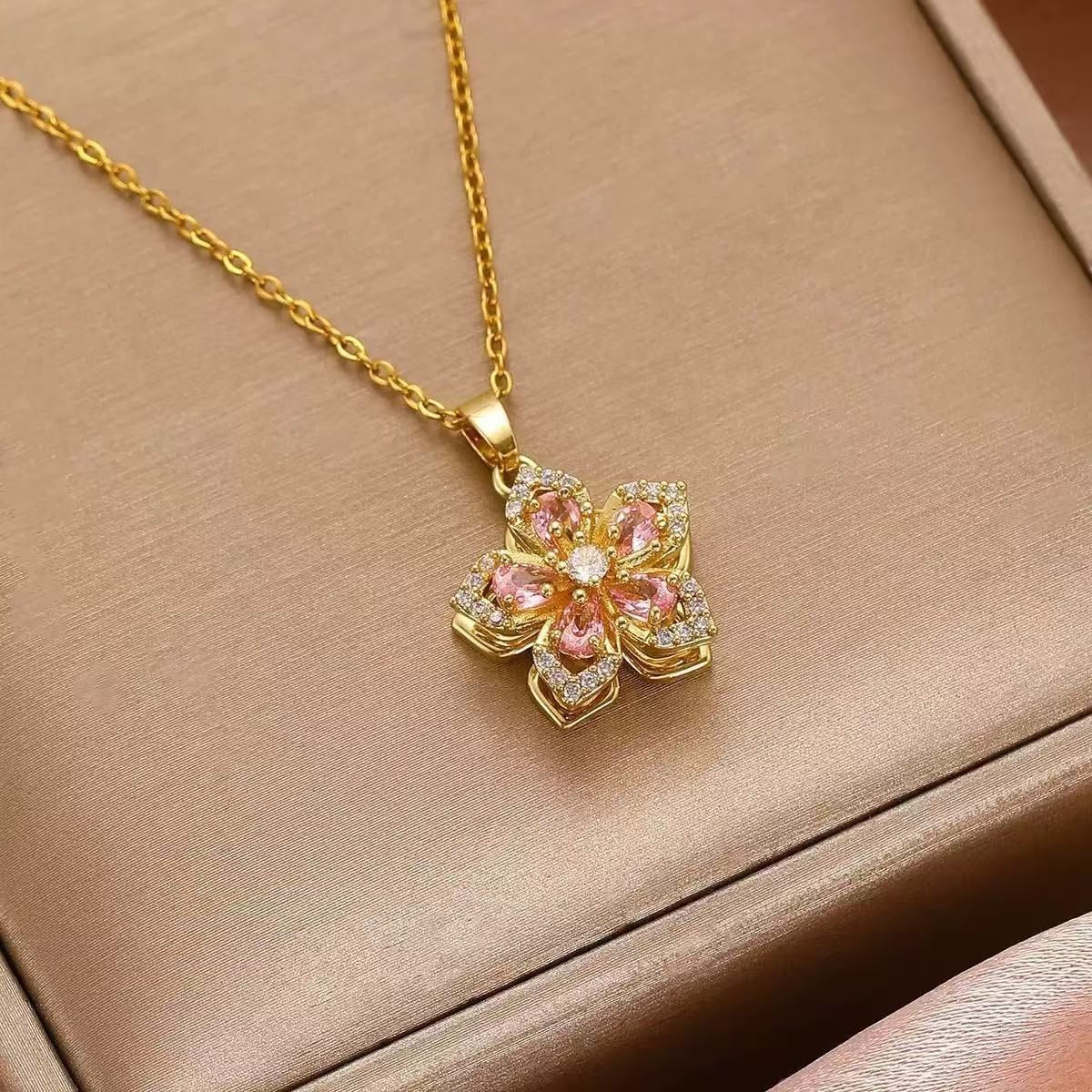 Rotatable Four-Leaf Clover Necklace