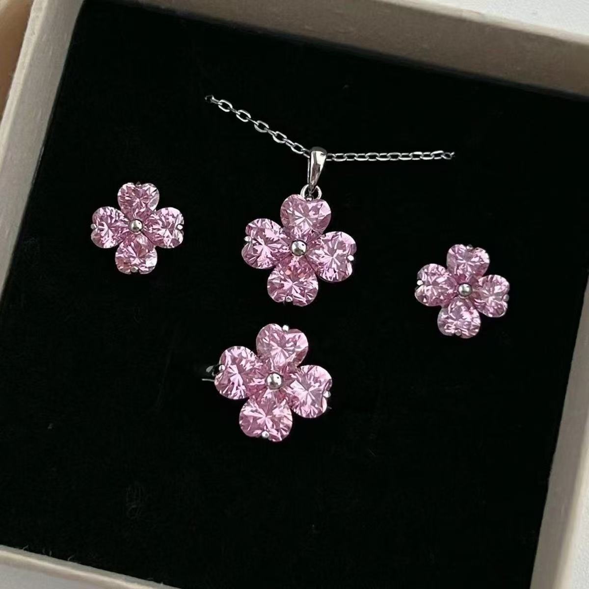 Cherry Blossom Four-Leaf Clover Full Diamond Set