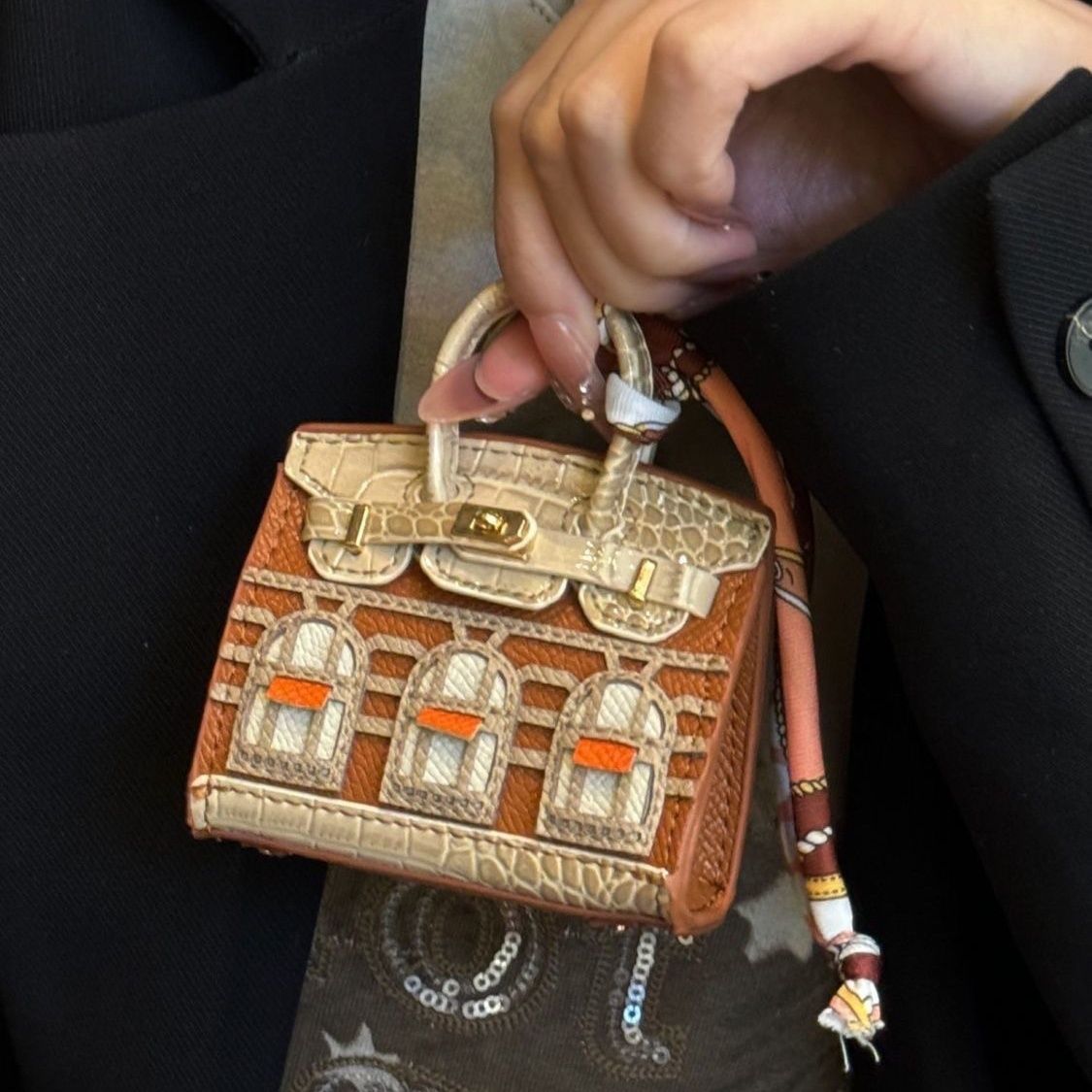 Mini house pendant bag