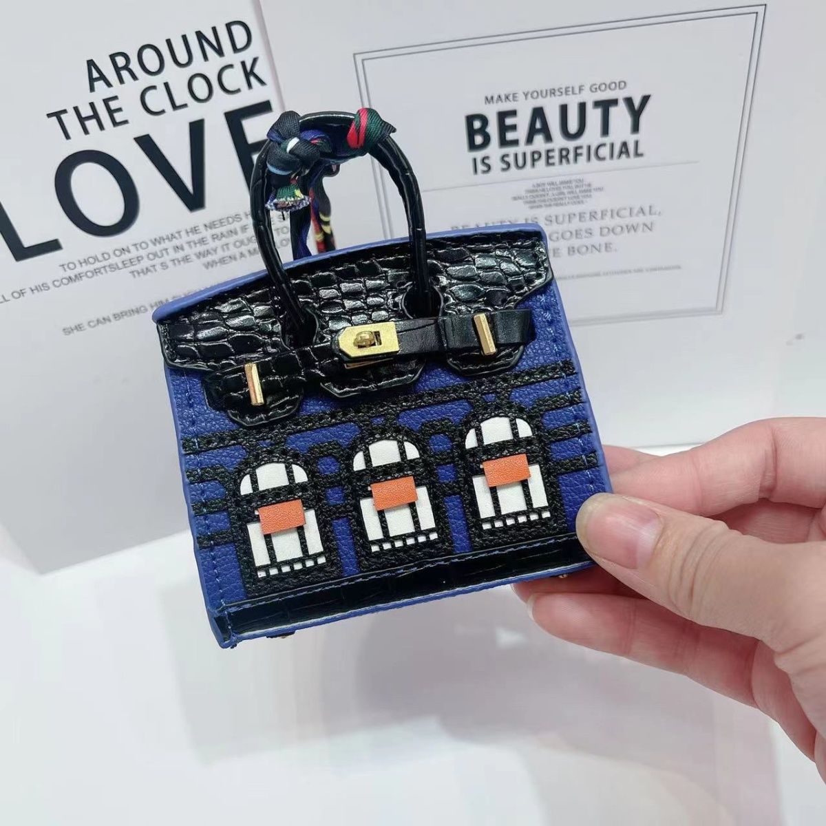 Mini house pendant bag