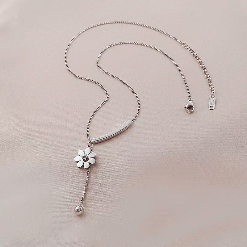 Daisy Tassel Necklace
