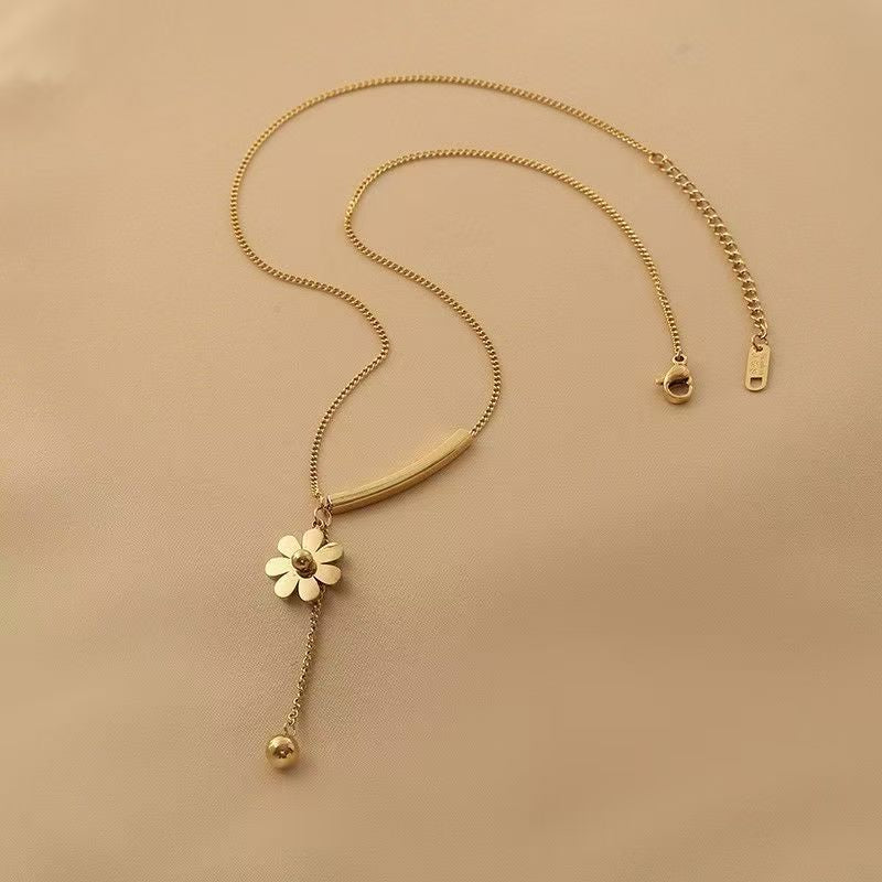 Daisy Tassel Necklace