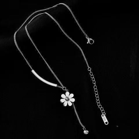 Daisy Tassel Necklace