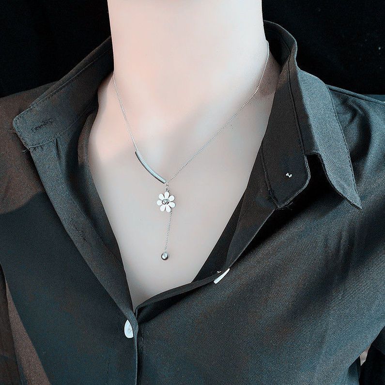Daisy Tassel Necklace