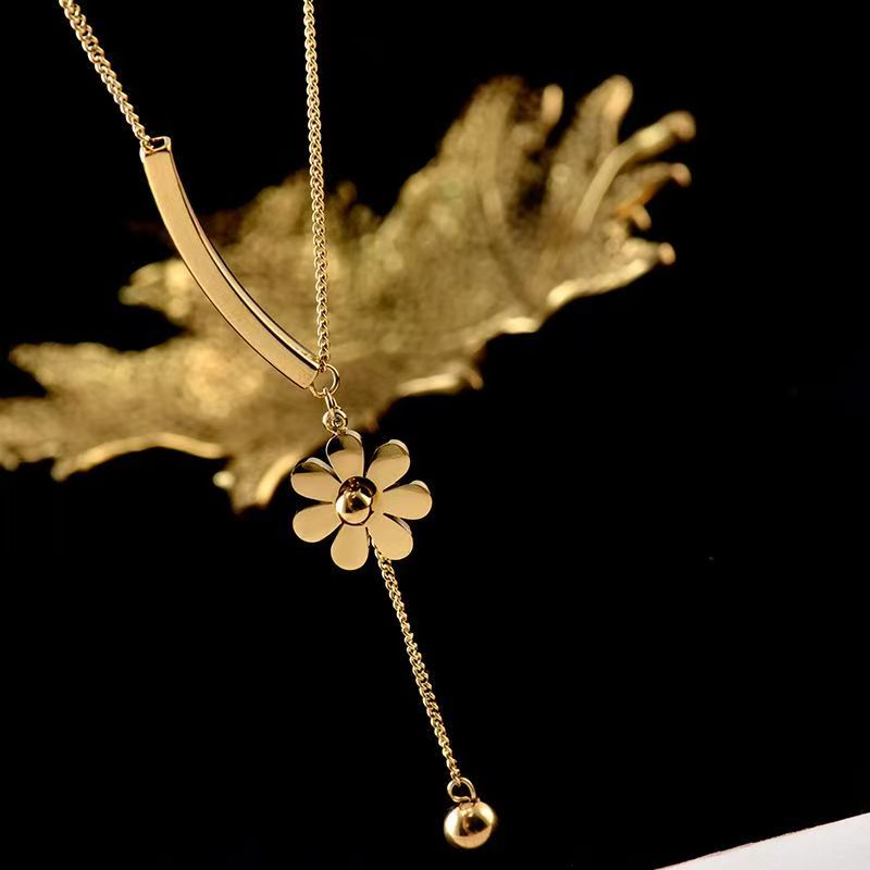 Daisy Tassel Necklace