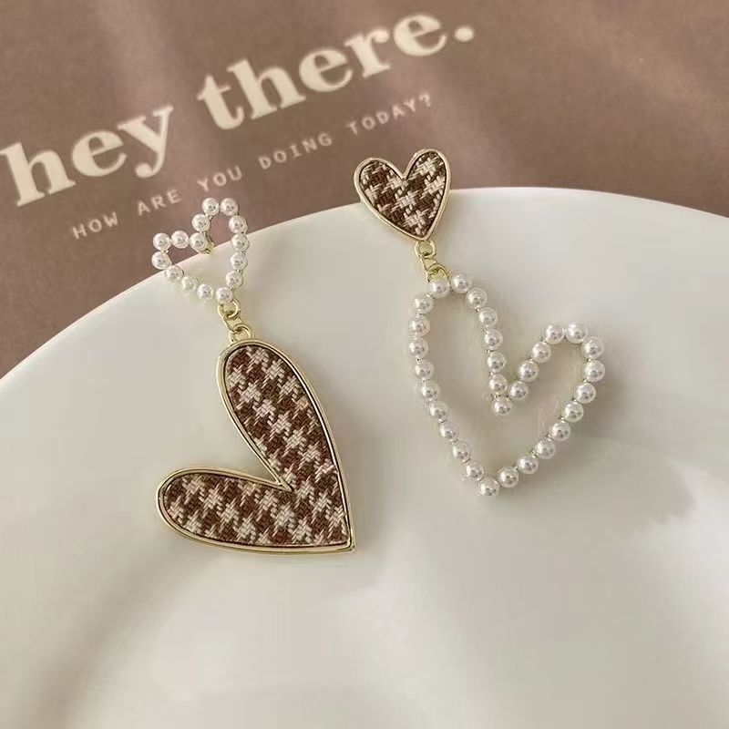 Vintage Brown Asymmetrical Double-Heart Pearl Tassel Earrings