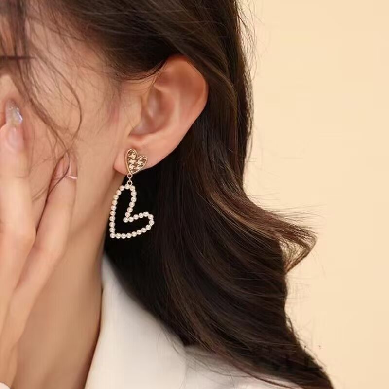 Vintage Brown Asymmetrical Double-Heart Pearl Tassel Earrings